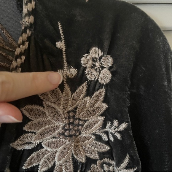 Johnny Was Othilia Embroidered Silk Velvet Kimono Sleeve Dress Gray Sz S - Picture 15 of 15